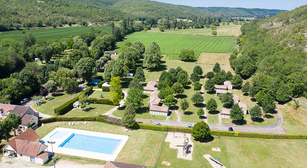 Camping Lot avec piscine chauffée Camping Lot avec piscine chauffée
