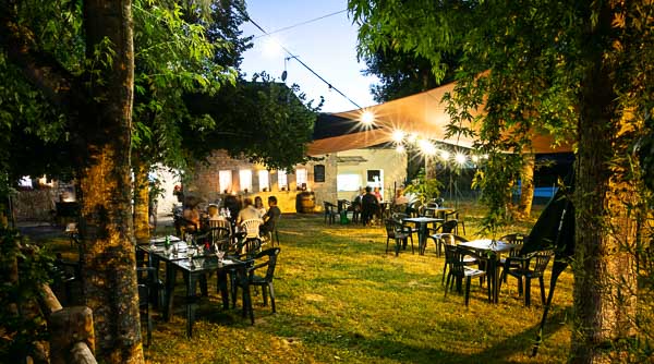 Camping Lot avec Snack Bar Camping Lot avec Snack Bar